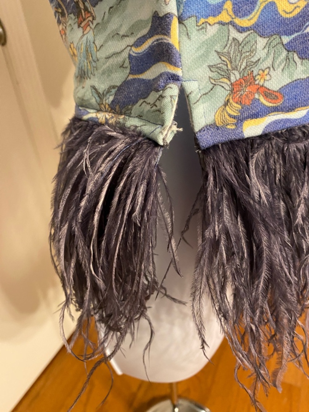 Le Superbe Feather T-Shirt - Picture 7 of 9